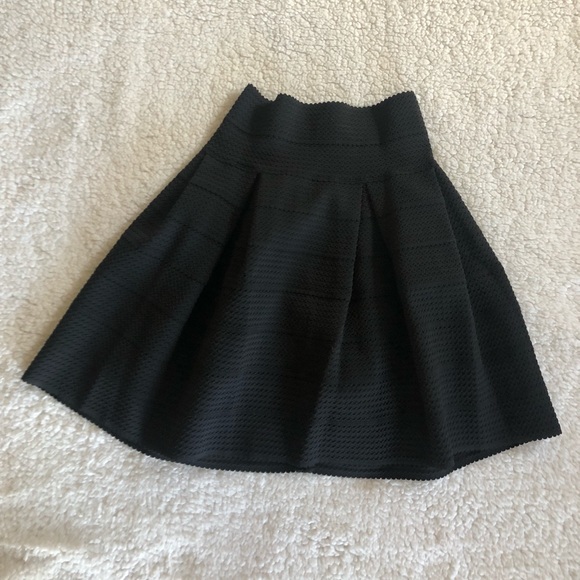 H&M Classic Skirt - Picture 2 of 3
